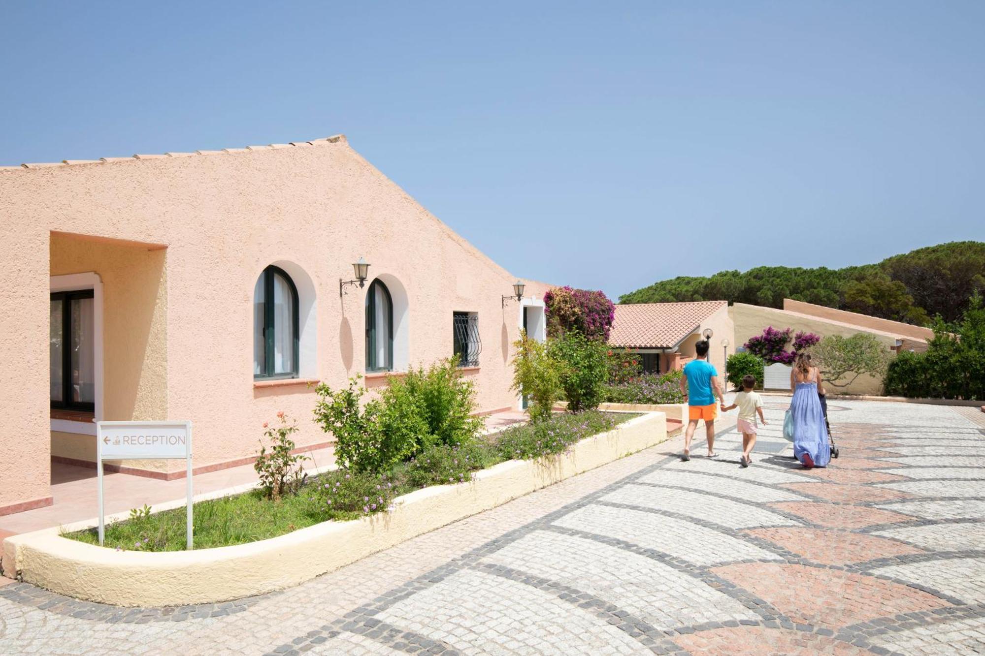 Club Hotel Marina Seada Beach Budoni Esterno foto